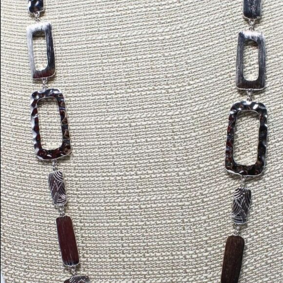 ERICA LYONS LONG TEXTURED SILVER LINK NECKLACE 36" NWT - Picture 2 of 2